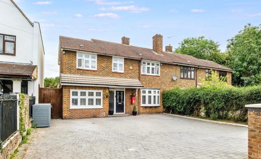 5 bedroom semi-detached house for sale in Humber Avenue, South Ockendon on Rightmove