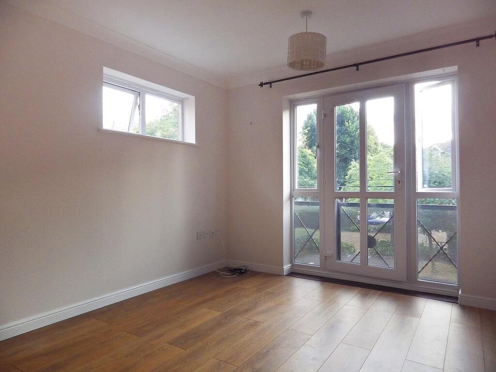 Apartment in Hemel Hempstead - View 2