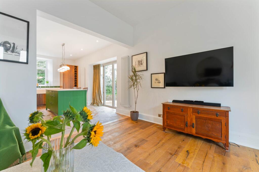 House in Paisley, Renfrewshire - More