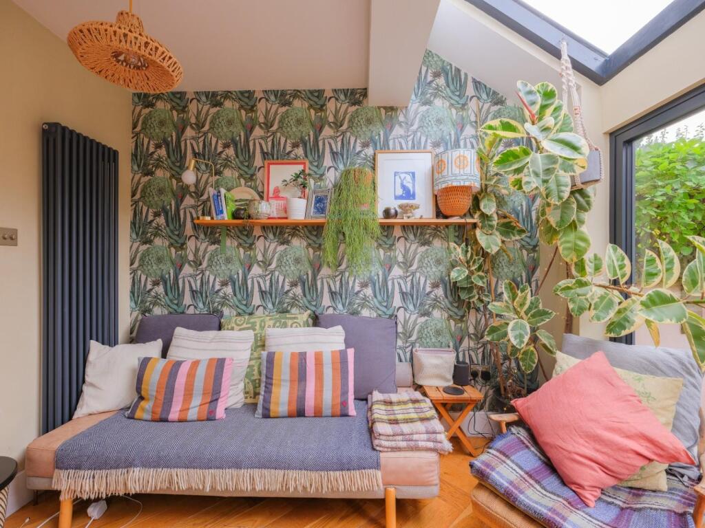 House in Bristol, Upper Knowle, Totterdown - More