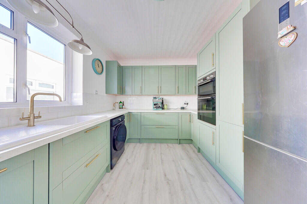 House in Orpington, Broom Hill, Goddington - View 3