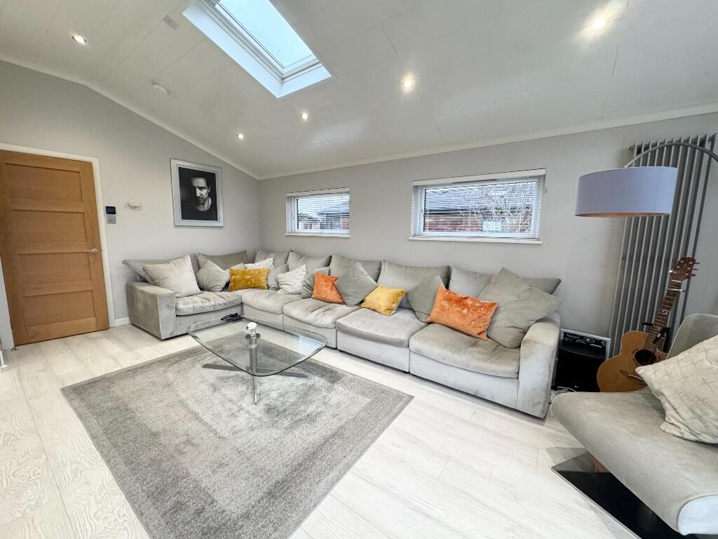 House in Slough - View 4