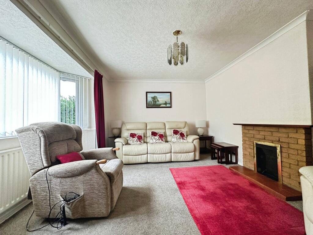 House in Hart, Moulsham Green, Yateley - View 2