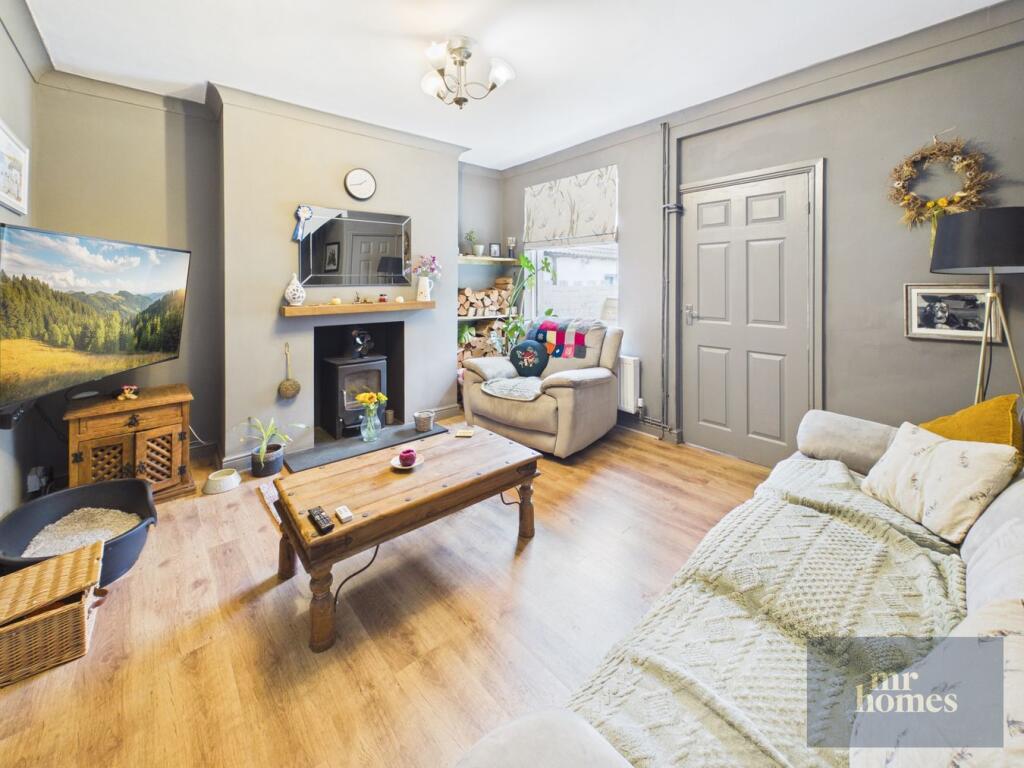 House in Crosskeys, Caerphilly - More