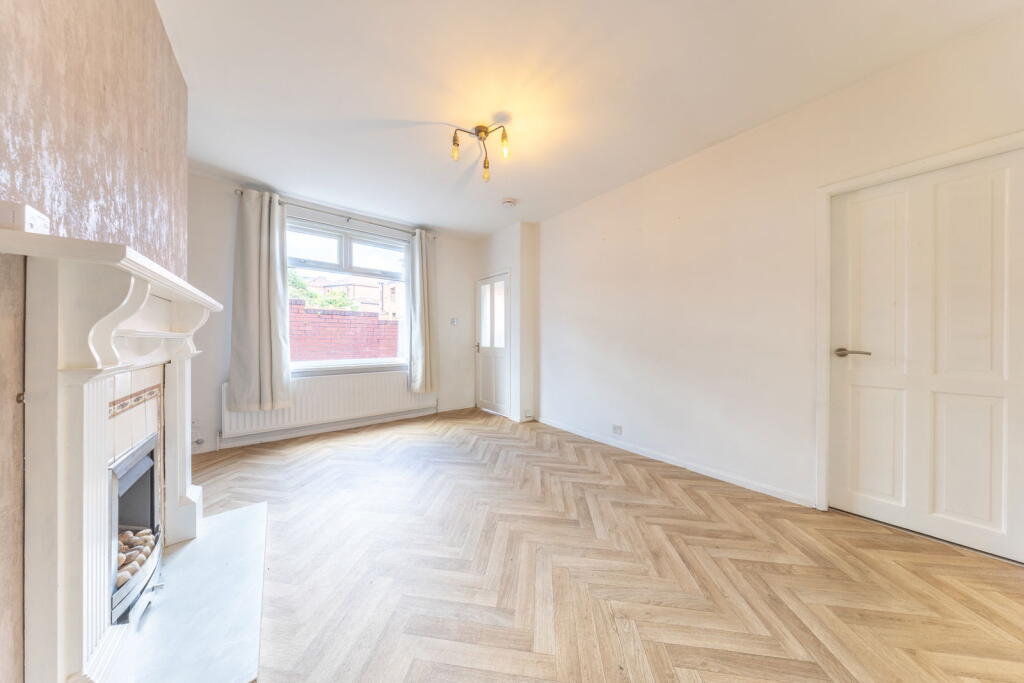 House in Oldham, Greater Manchester - View 3