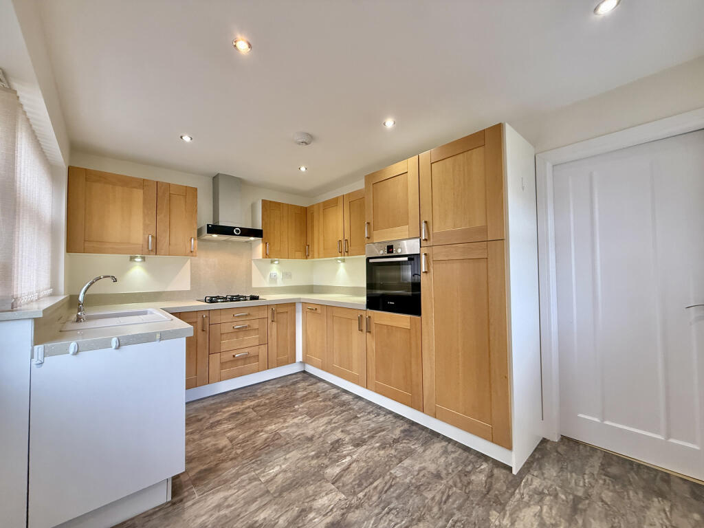 Thornleigh Crescent, Wakefield, West Yorkshire photo 2