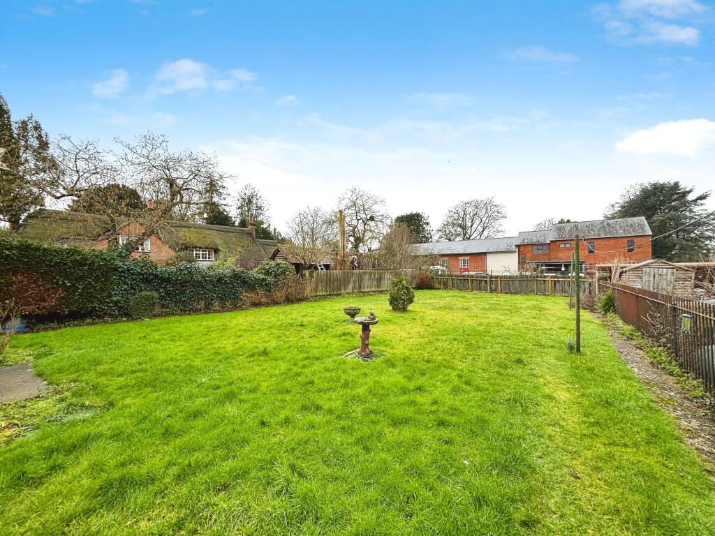 Gravel Close, Downton, SP5 photo 3