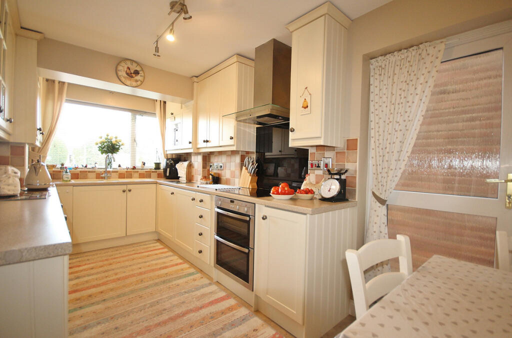 House in West Oxfordshire, Carterton - More