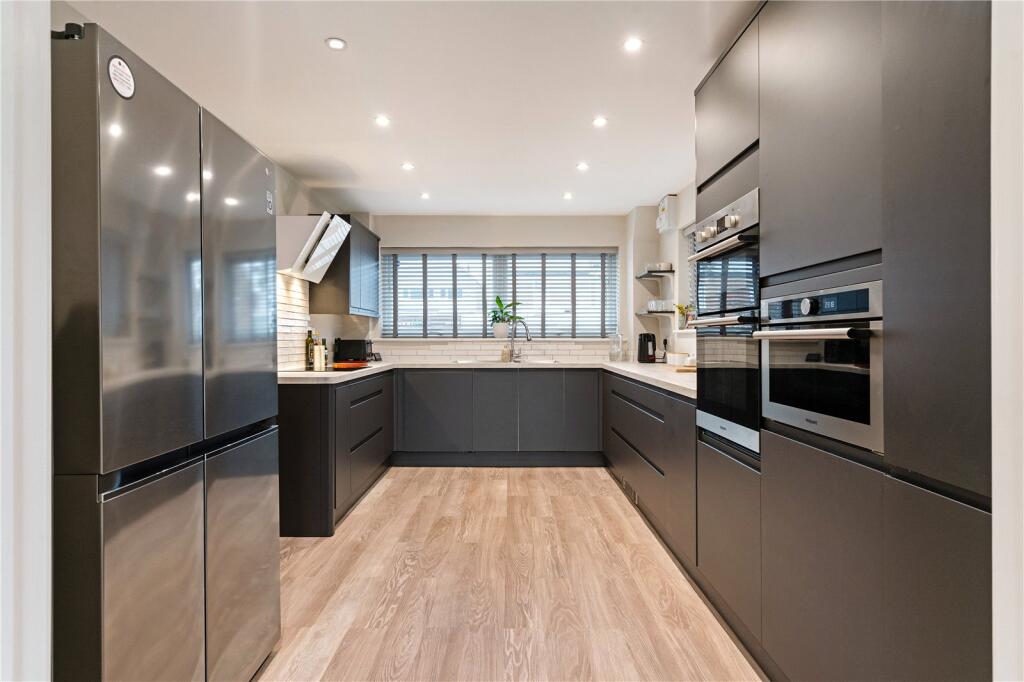 Lyefield Road West, Charlton Kings, Cheltenham, Gloucestershire, GL53 photo 4