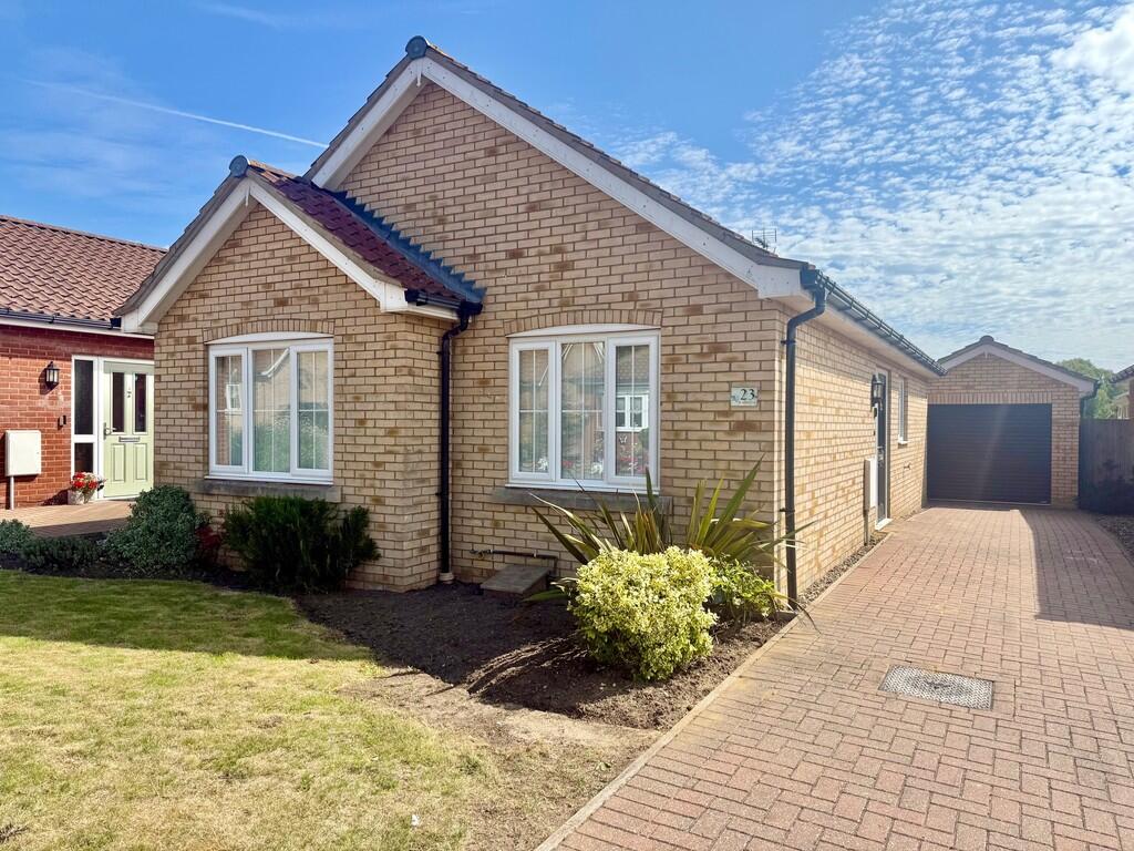 2-bed bungalow on Broadland Close, Gorleston, £245,000