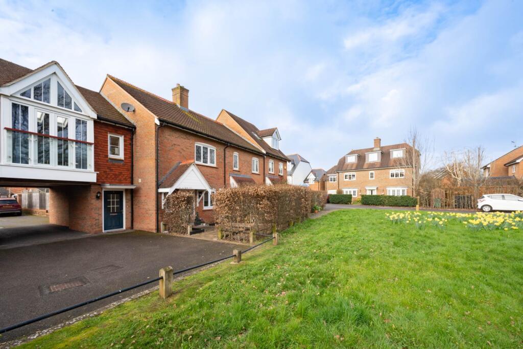 House in Horsham, Broadbridge Heath - View 2