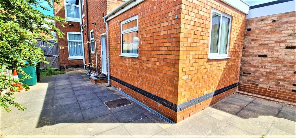 1 bedroom house share for rent