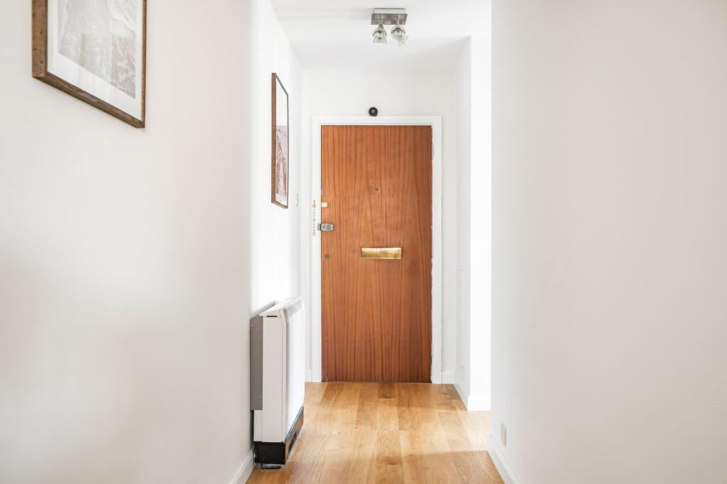 Apartment in Mole Valley, Surrey - View 4