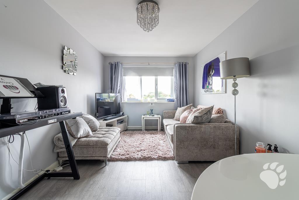 Apartment in Southend-on-Sea - View 2