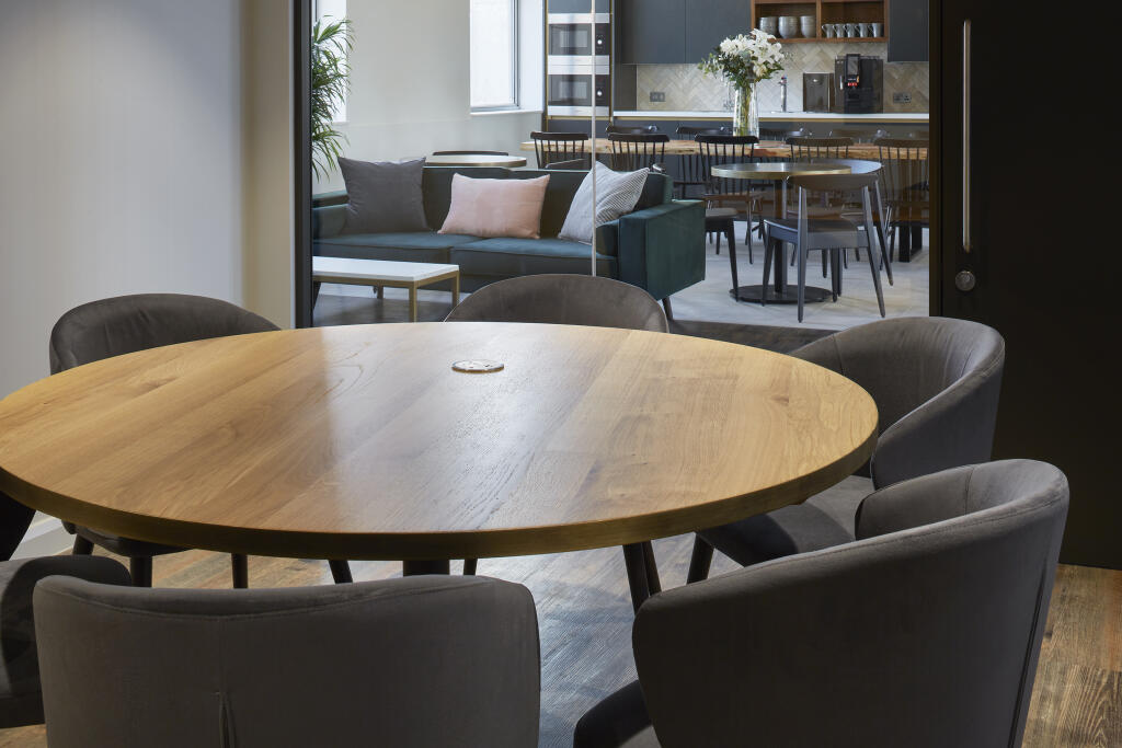 6 Person Meeting Room
