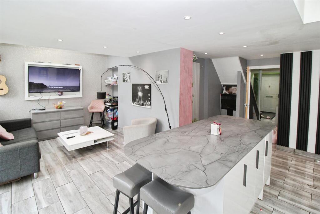 House in Rugby, Long Lawford - More