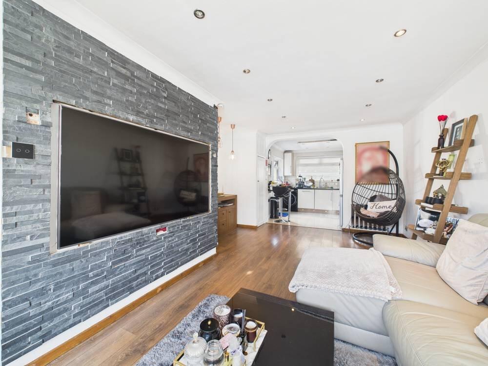Sunningdale Avenue, Feltham, Middlesex, TW13 photo 3