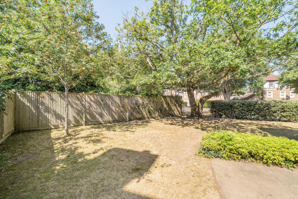 Apartment in Walton-on-Thames, Surrey - View 2