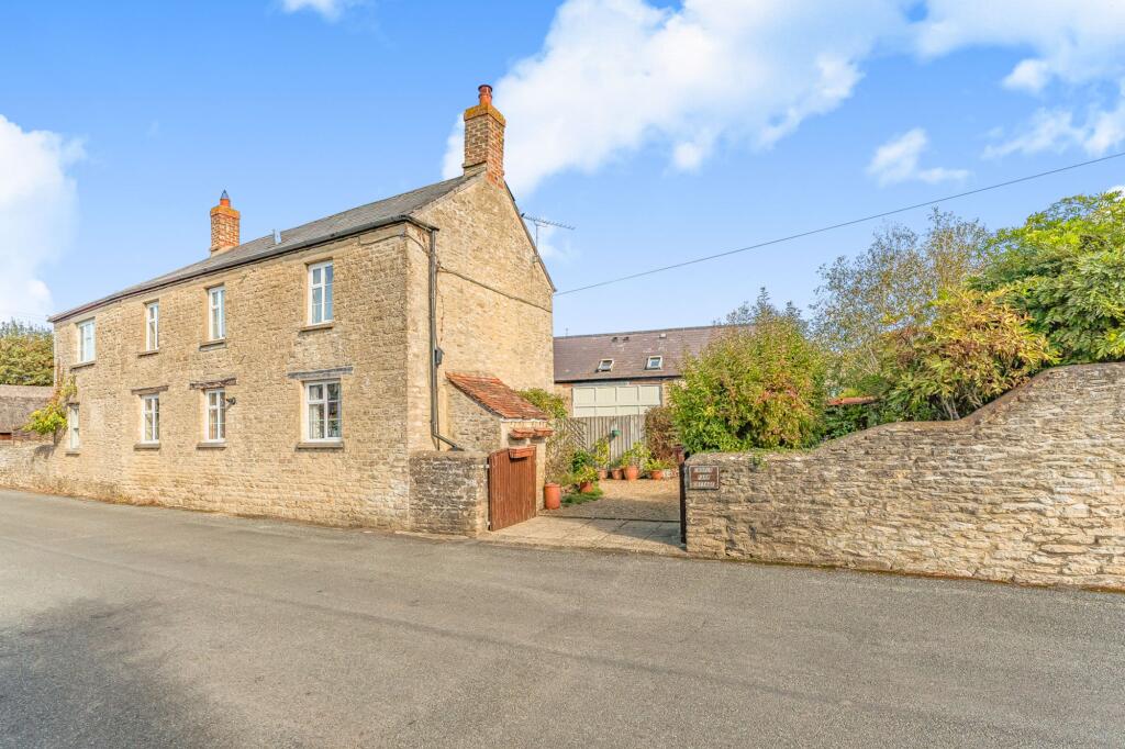 2-bed house on Bull Street, Aston, OX18, £400,000