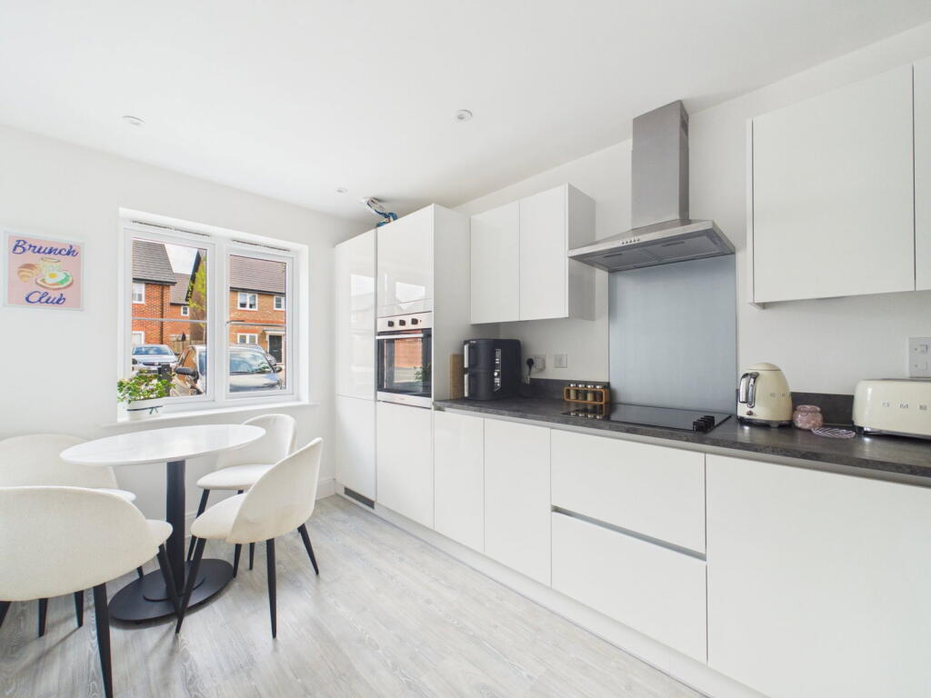 House in Redhill - View 3