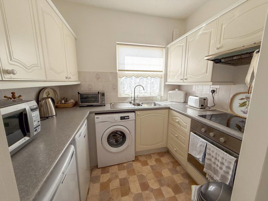 Apartment in Paignton, Torbay - More