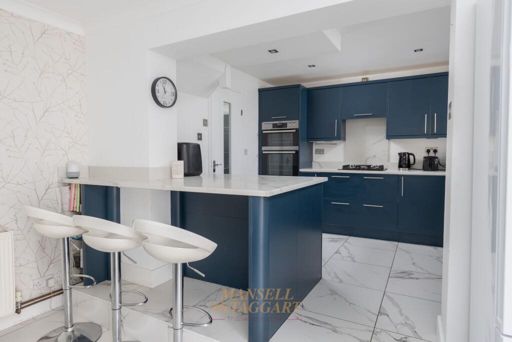 House in East Grinstead, North End - View 3