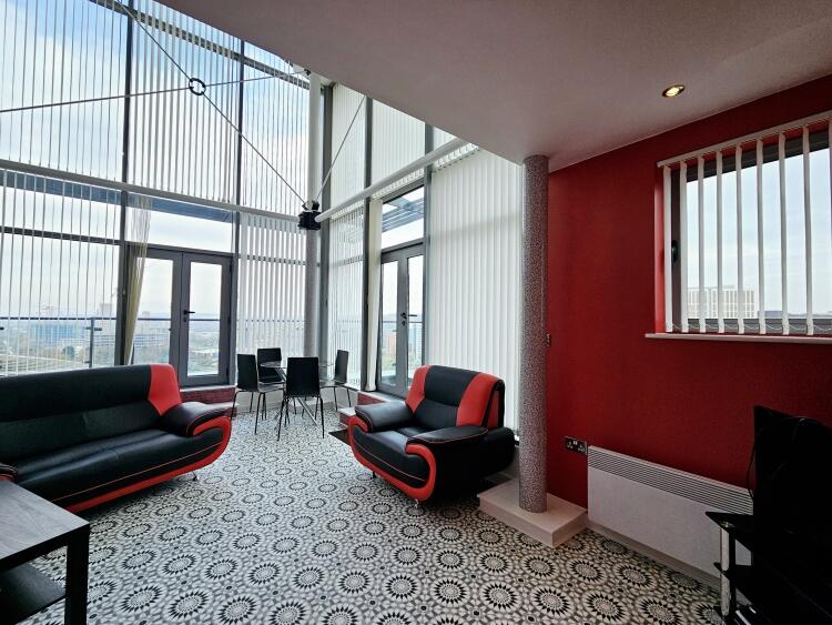Apartment in Leeds, Holbeck - View 5