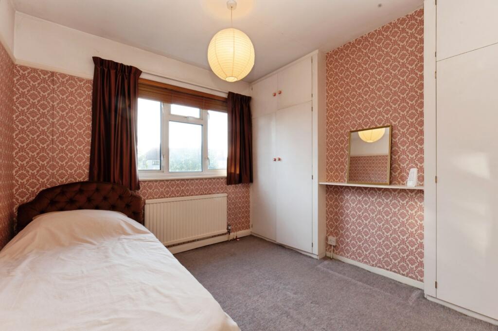 House in London, Royal Borough of Kingston upon Thames - More