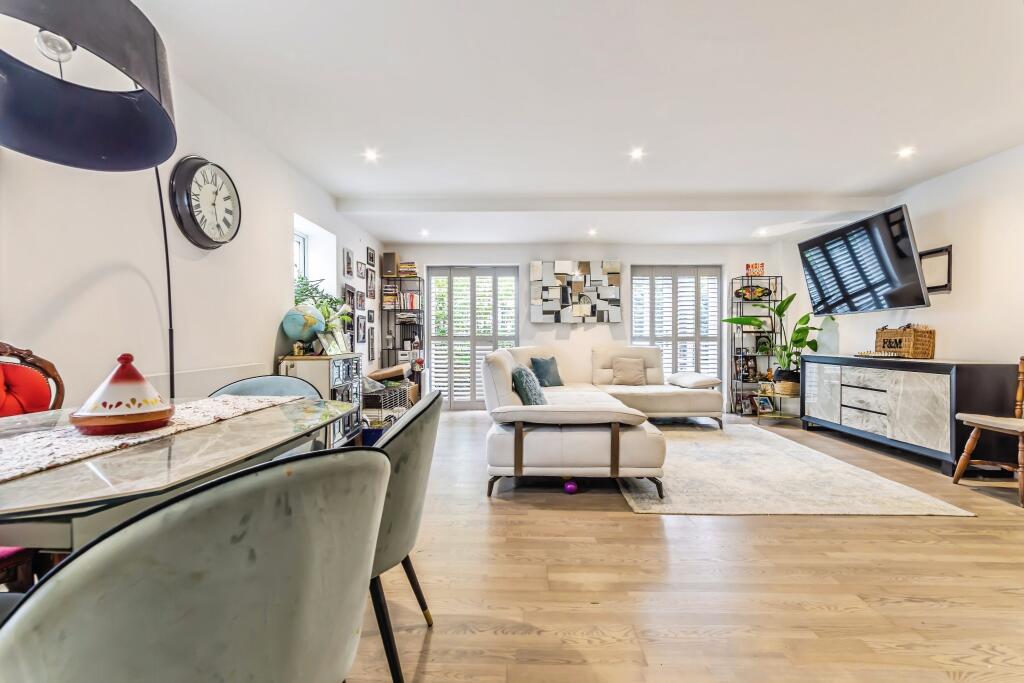 Main image of property: 139. South Norwood Hill, London, SE25