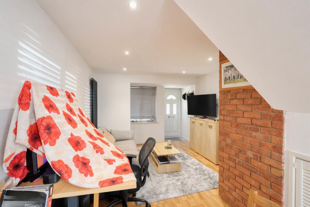 House in High Wycombe, Sands - View 4