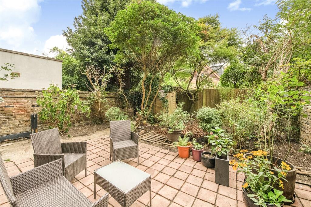 Apartment in London - More