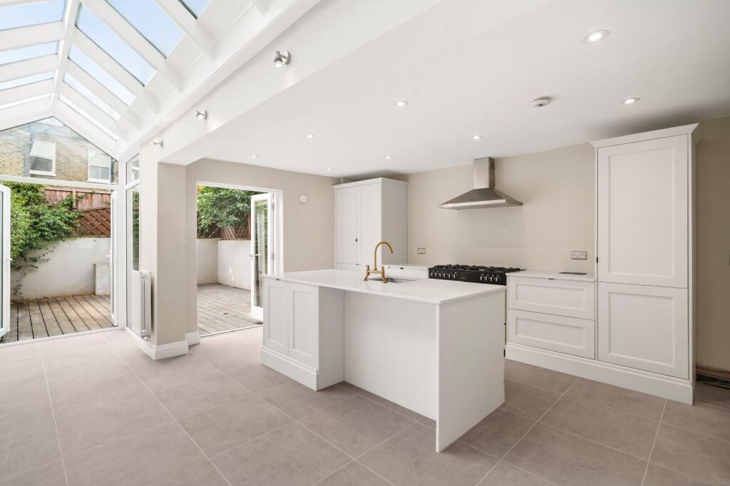 House in London - View 2
