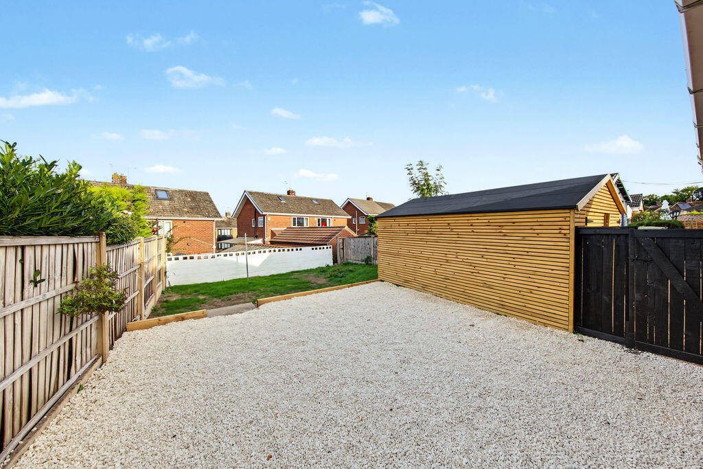 House in Chesterfield, Derbyshire - View 4