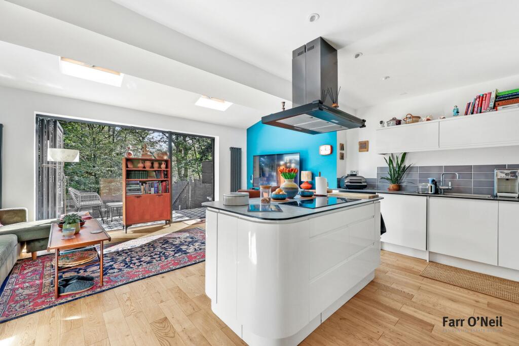 House in Epping Forest, Buckhurst Hill - More