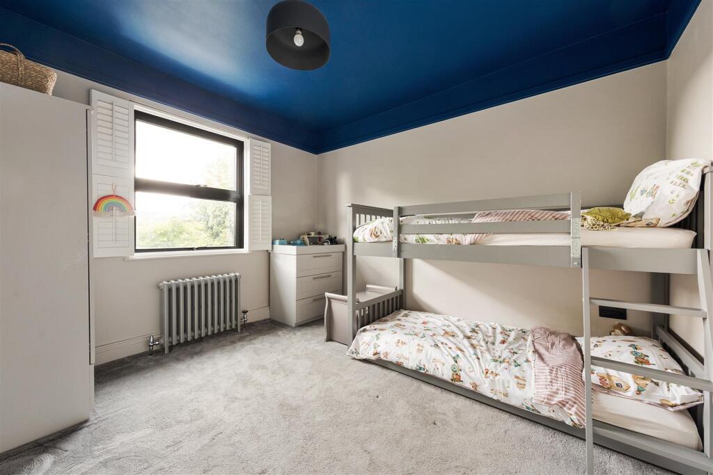 House in London, Central Highams Park, Highams Park - View 5