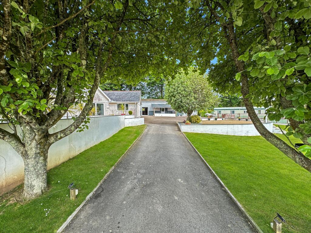 Plus 2 Bedroom Annexe & Timber Cabin, Truro TR1 photo 2