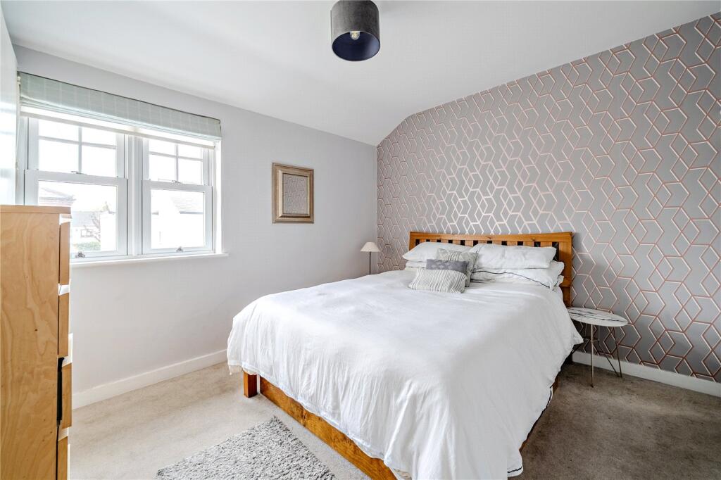 House in East Molesey, Molesey - More