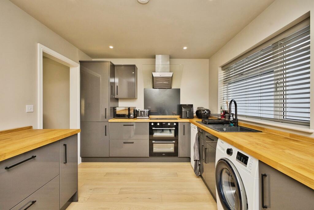 Blenheim Road, Yeovil photo 5