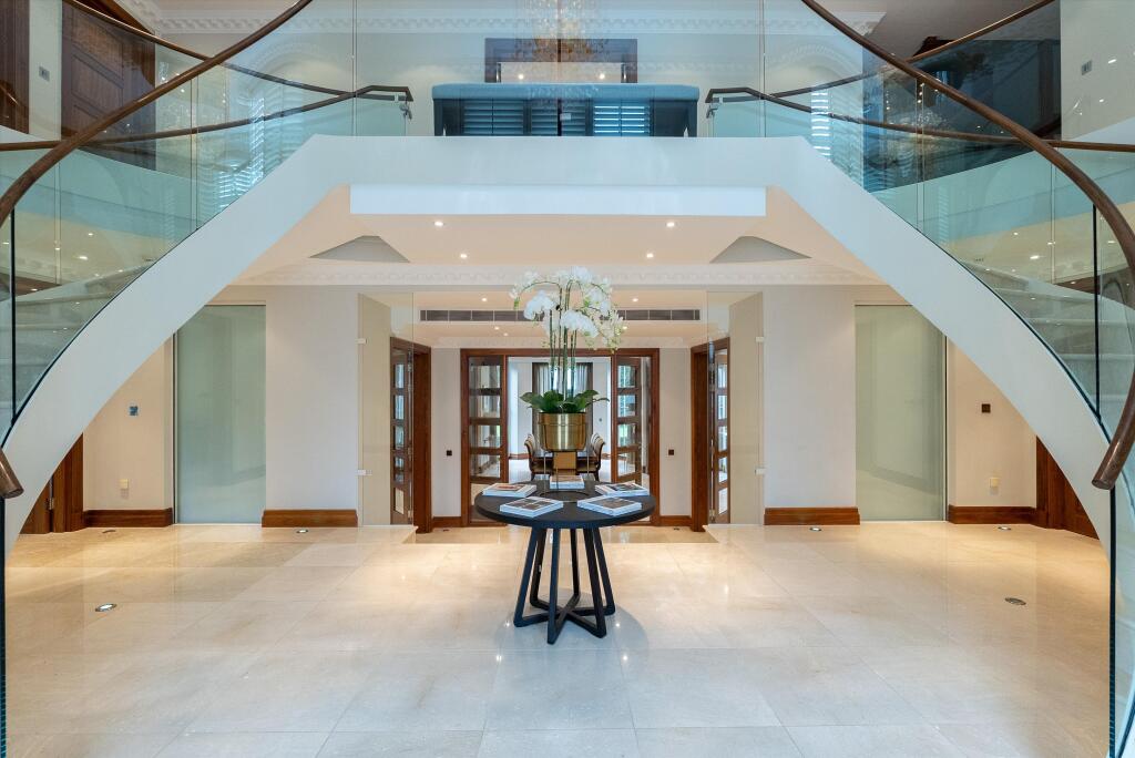 Leys Road, Oxshott, Leatherhead, Surrey, KT22 photo 3