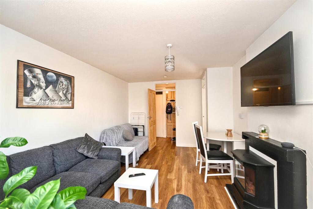 Apartment in Brighton - View 5