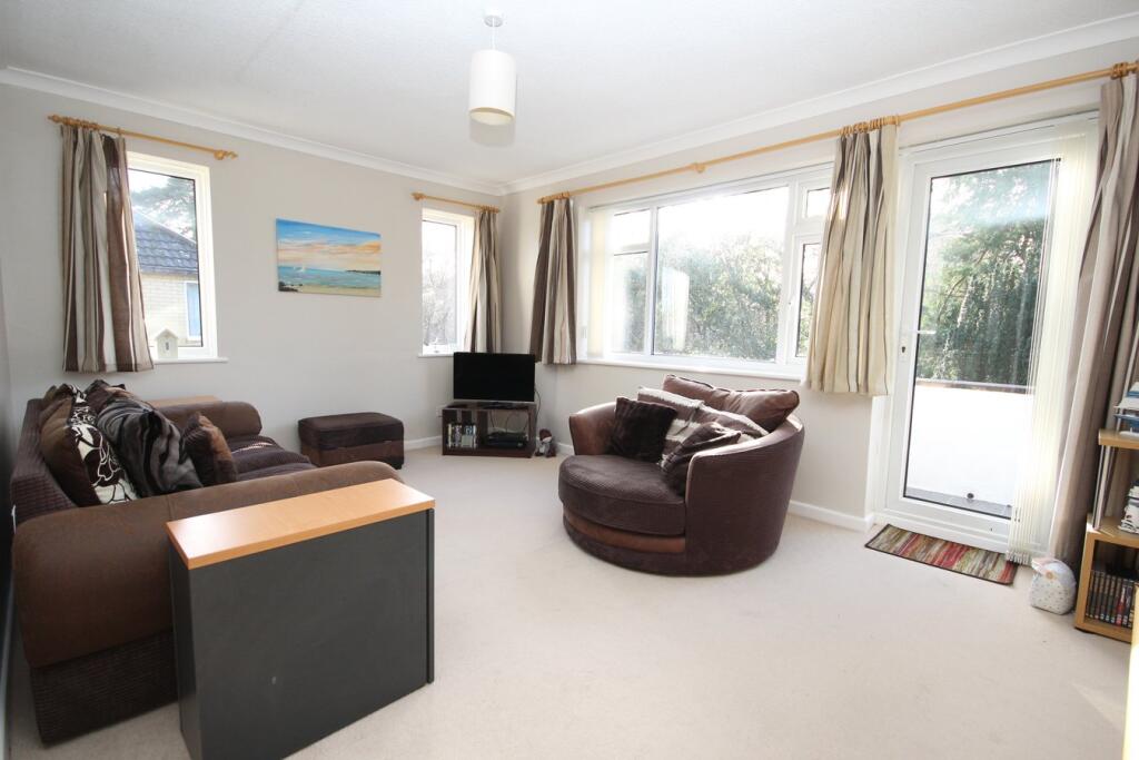 27 Marlborough Road, WESTBOURNE, BH4 photo 2