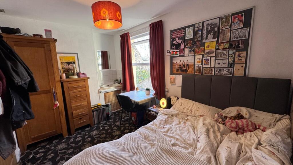 6 bedroom terraced house for rent
