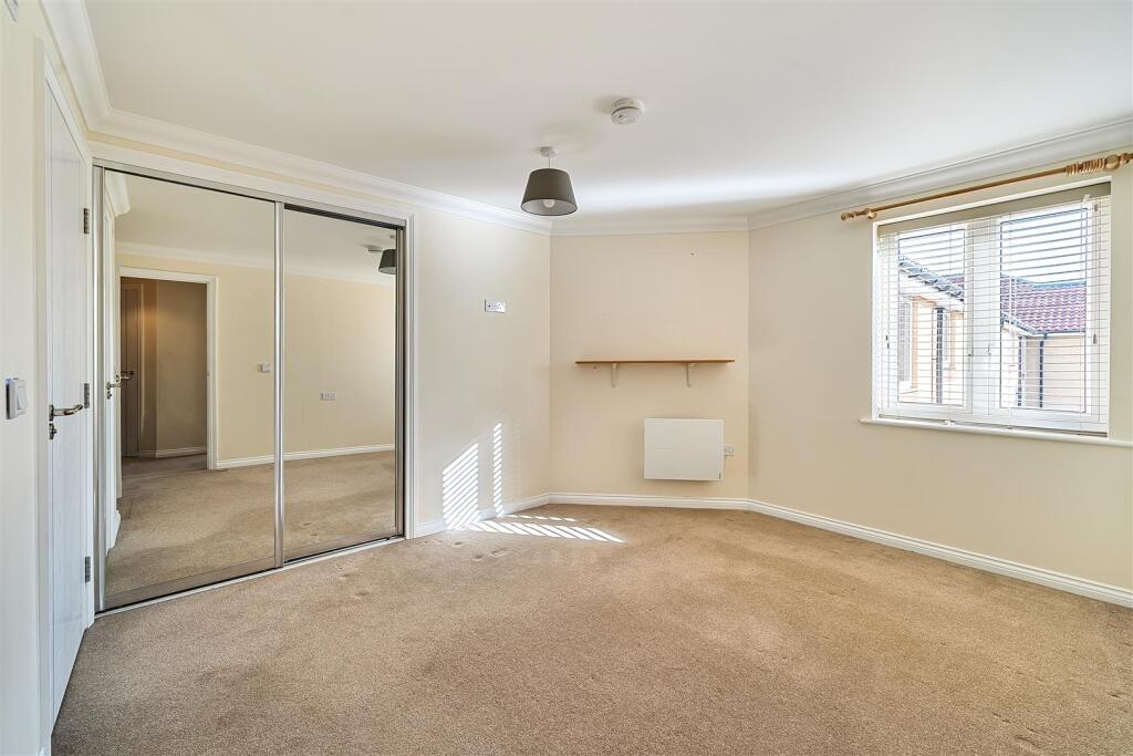 Apartment in Rushmoor, Farnborough Town Centre, Farnborough - View 5