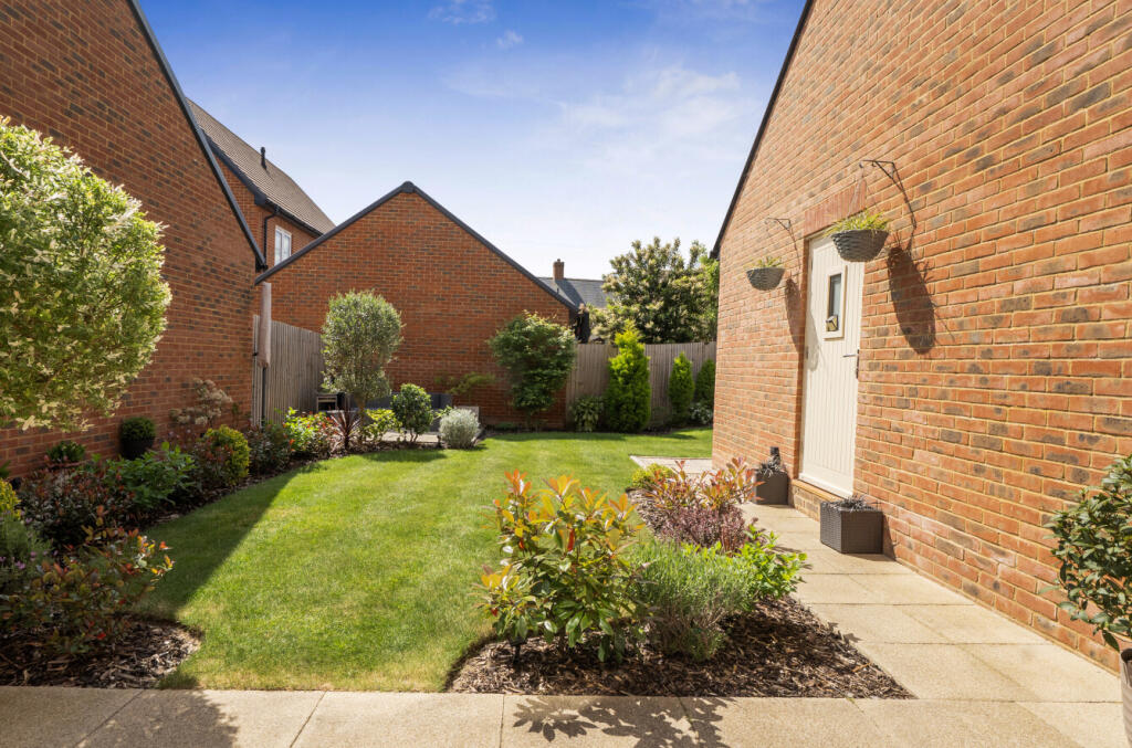 House in Berkshire, Warfield - More