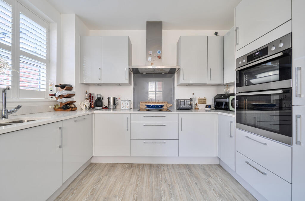 Deepford Crescent, Hook, Hampshire, RG27 photo 4