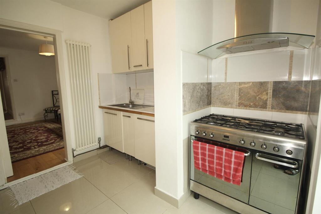 House in London, Southbury - View 5