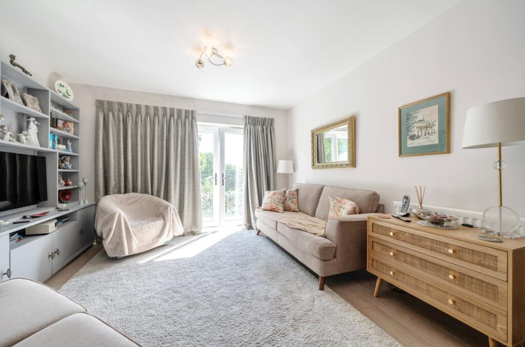 Apartment in Reading - View 5