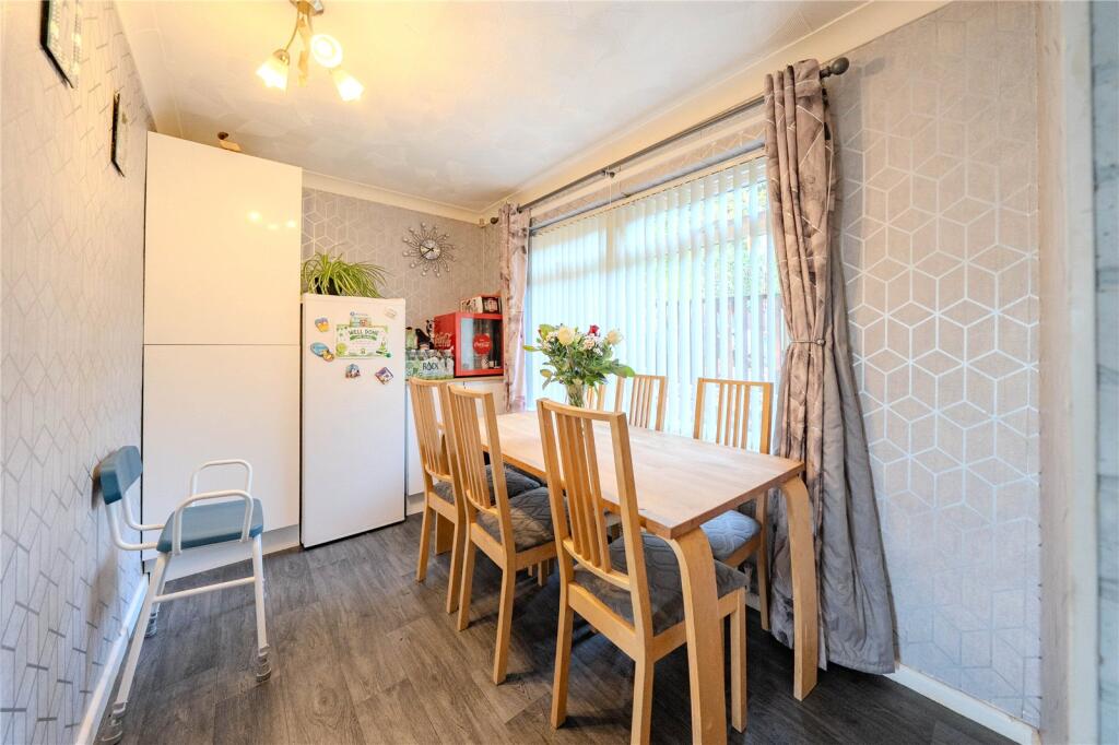 House in Leeds, Gamble Hill, Bramley - View 4