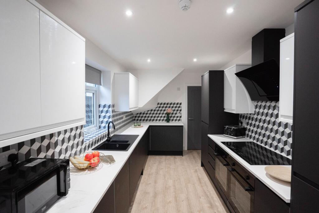 House in Portsmouth - View 3