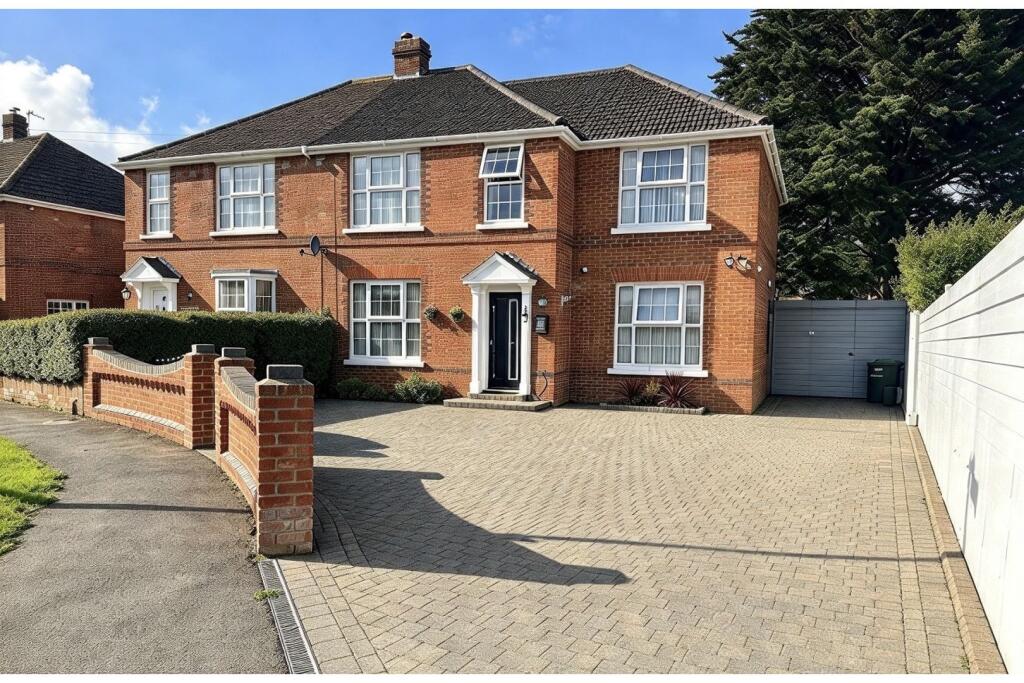 Wigan Crescent, Bedhampton, Havant, PO9 photo 2